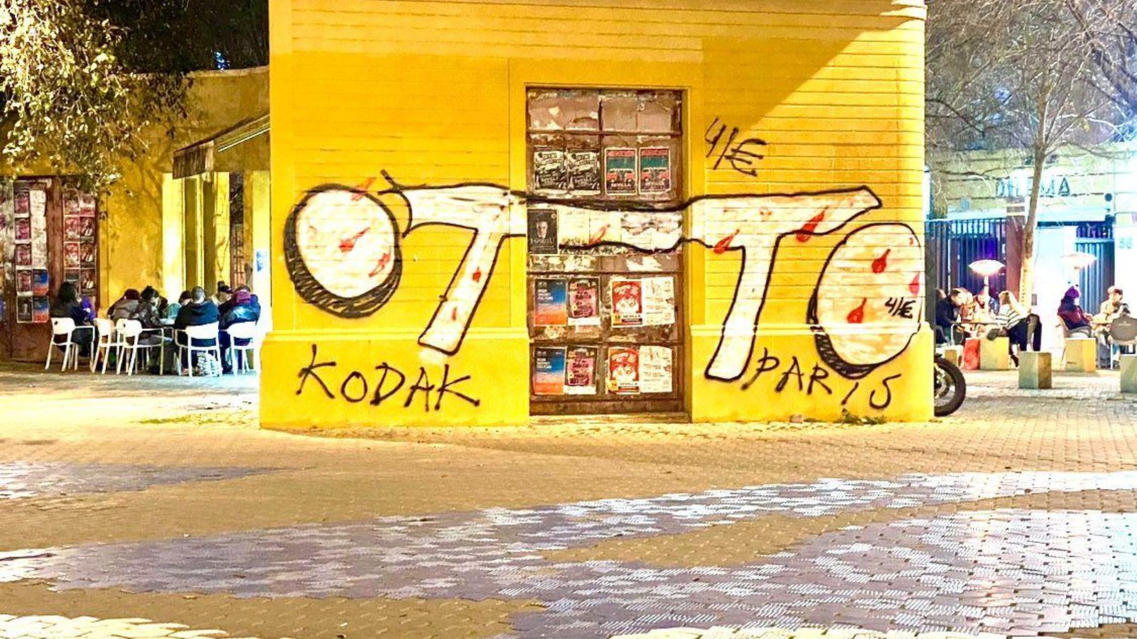 Otro de los grafitis.