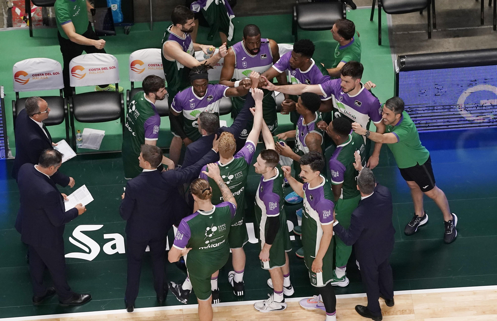 El Unicaja hace piña. El Unicaja hace piña.