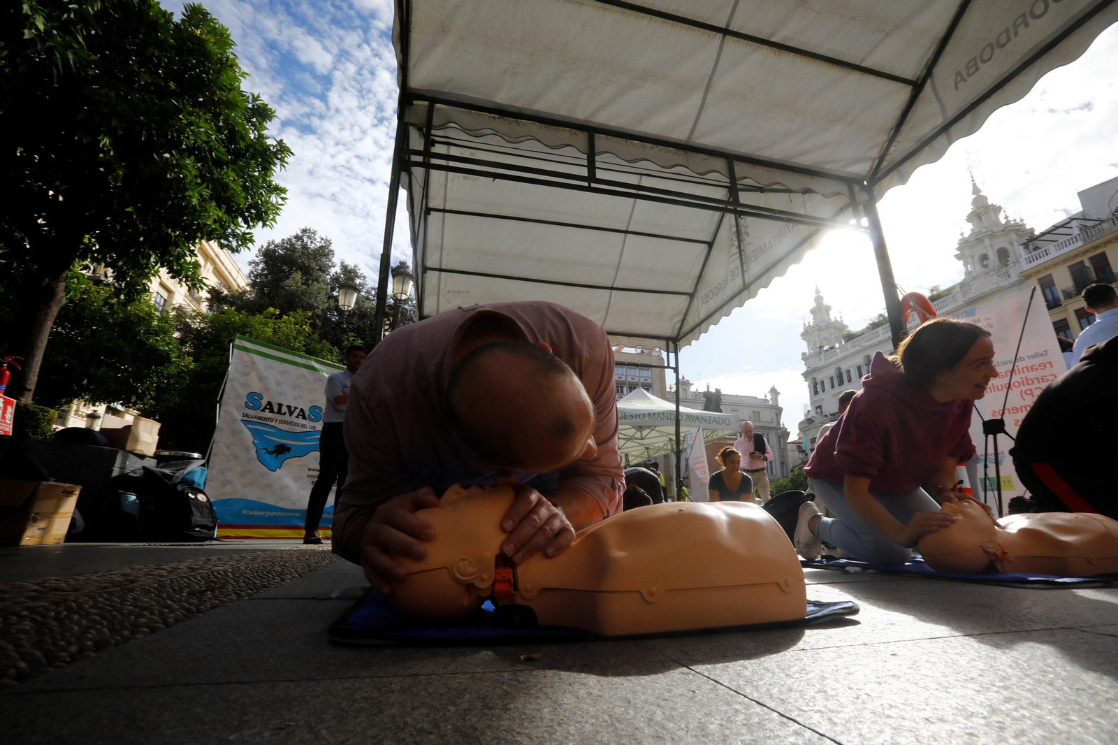 Las imágenes del taller de primeros auxilios y reanimación cardiopulmonar en Las Tendillas