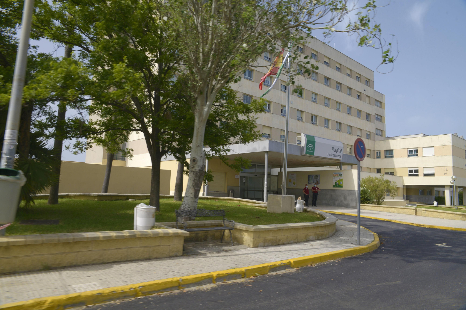 El acceso principal al Hospital Punta de Europa de Algeciras.
