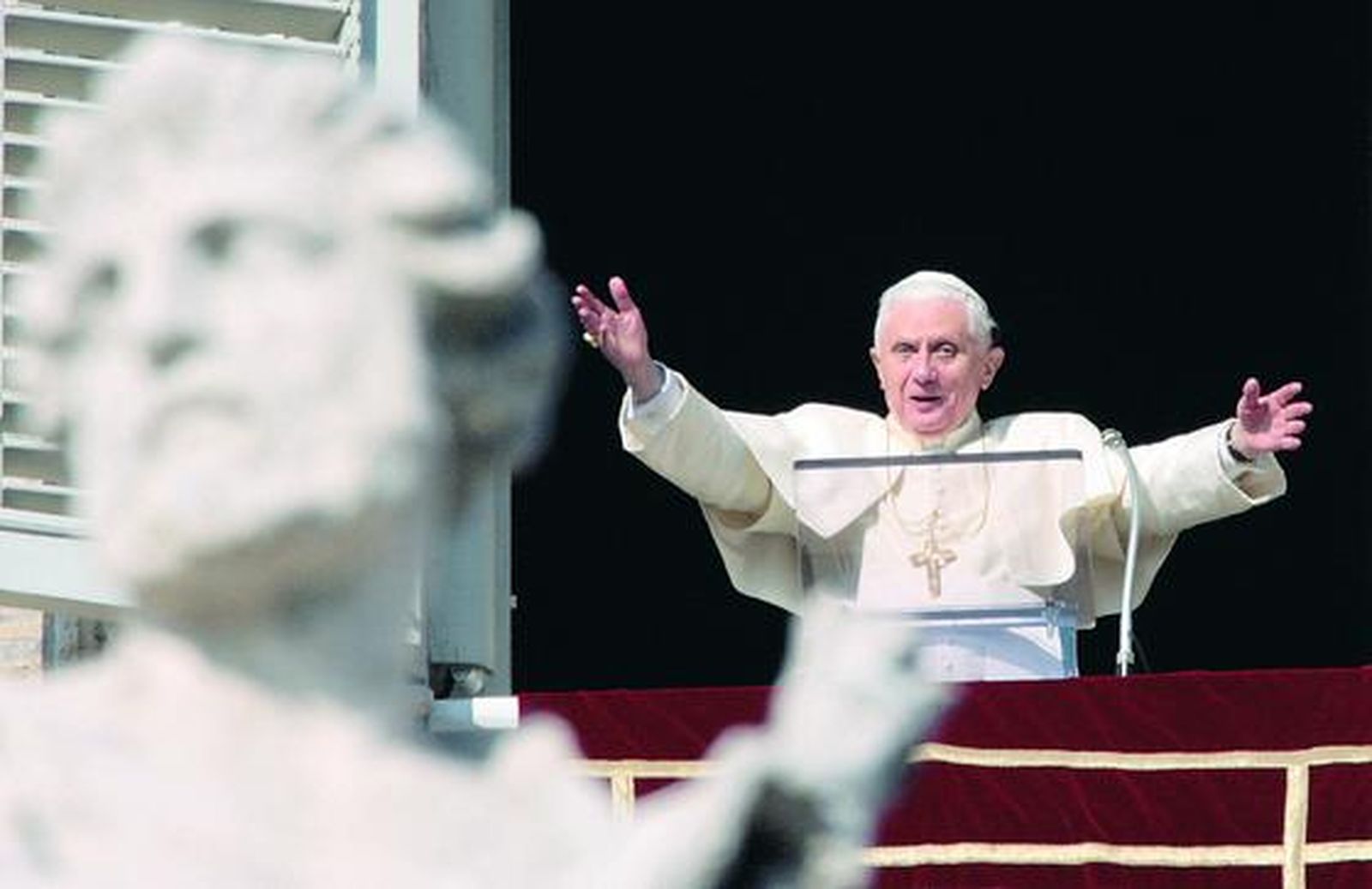 Benedicto XVI, hablando desde su ventana en El Vaticano.

Foto: Efe