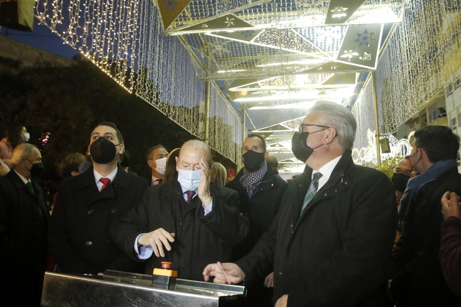 El encendido del espectacular alumbrado navideño de Puente Genil, en fotografías