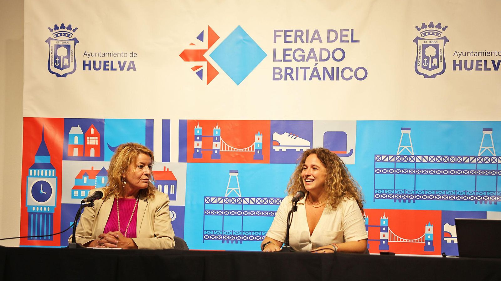 Pilar Miranda y Pastora Giménez en la inauguración de la I Feria del Legado Británico.