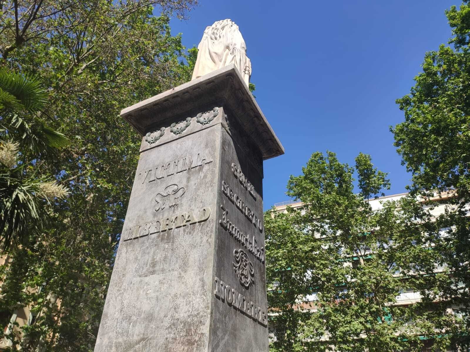 La restauración de la estatua de Mariana Pineda de Granada, en  imágenes