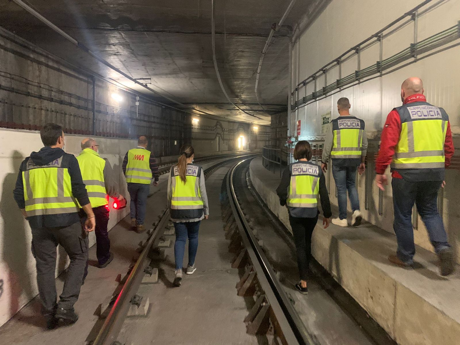 La Policía Nacional visita los túneles y vías de evacuación de las estaciones del Metro de Málaga