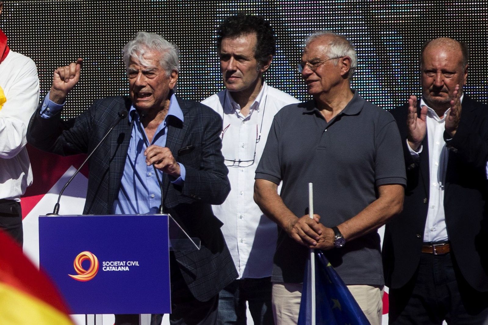 Vargas Llosa en un acto en octubre contra el independentismo catalán