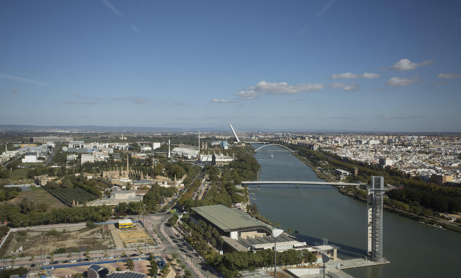 Visita del alcalde a la Torre Sevilla