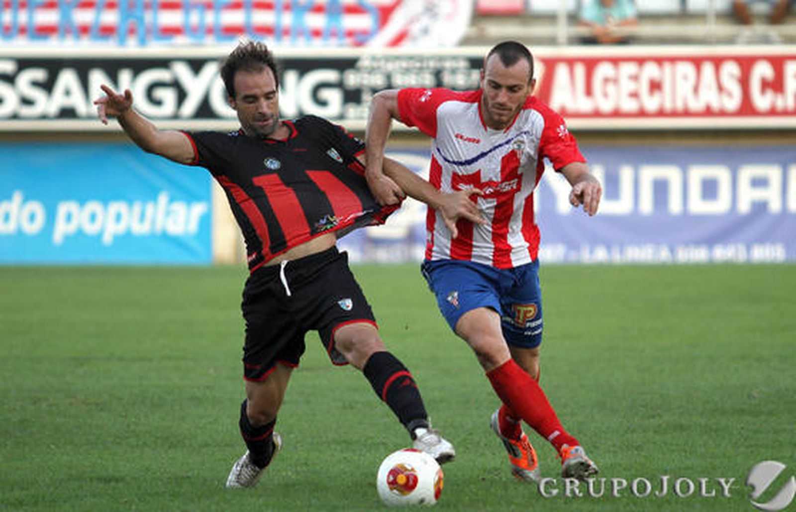 El Algeciras no pasa del empate en casa (0-0) ante un correoso Lucena.

Foto: Andres Carrasco