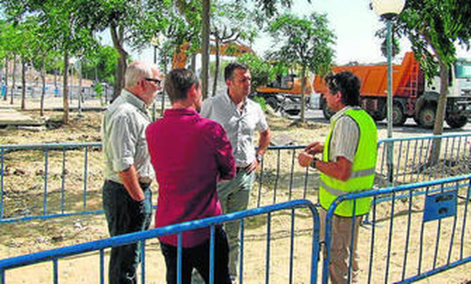 El alcalde conileño pudo conocer los detalles del proyecto a pie de obra.