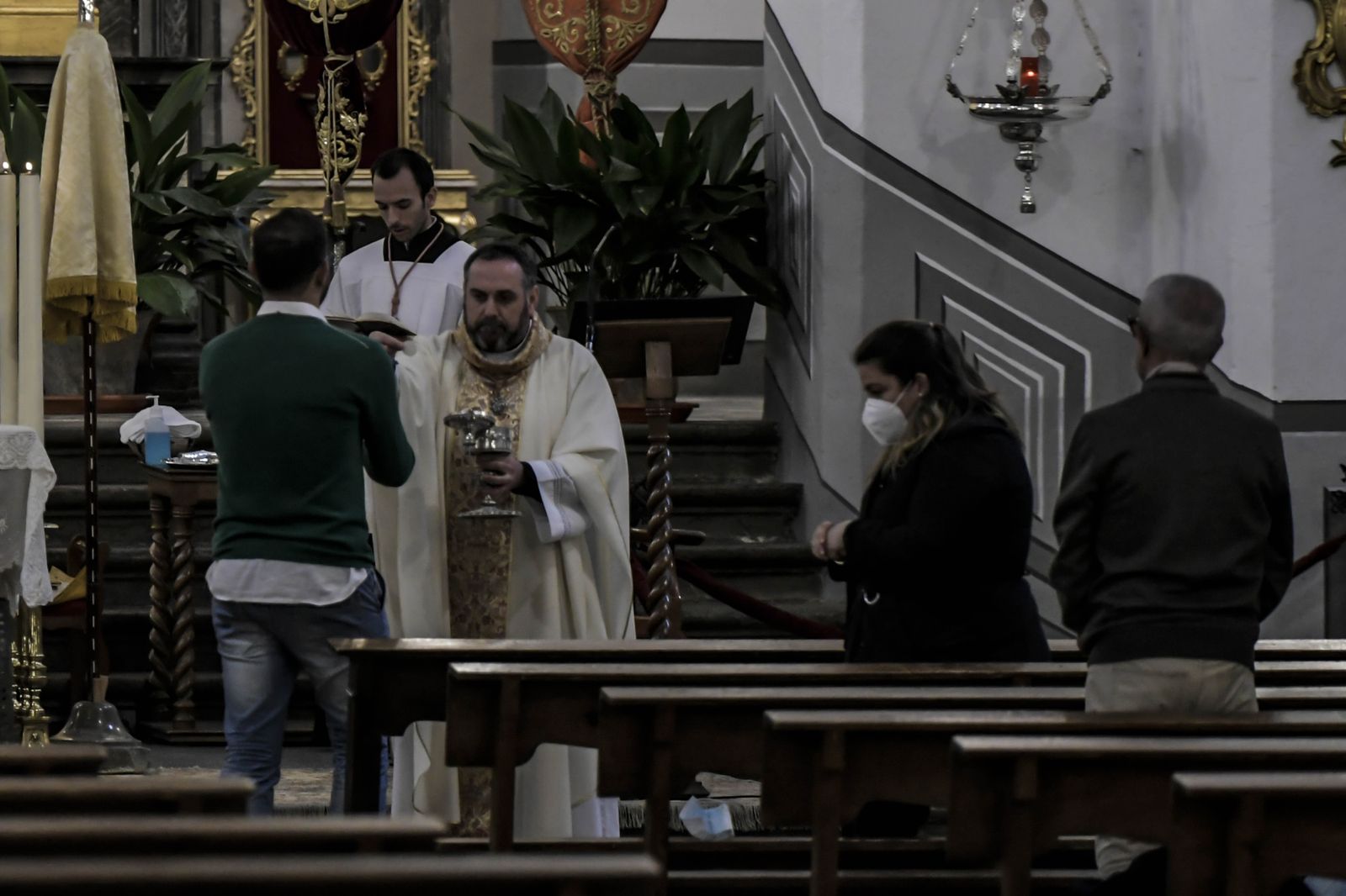 Imágenes de la última misa en Granada en fase 0