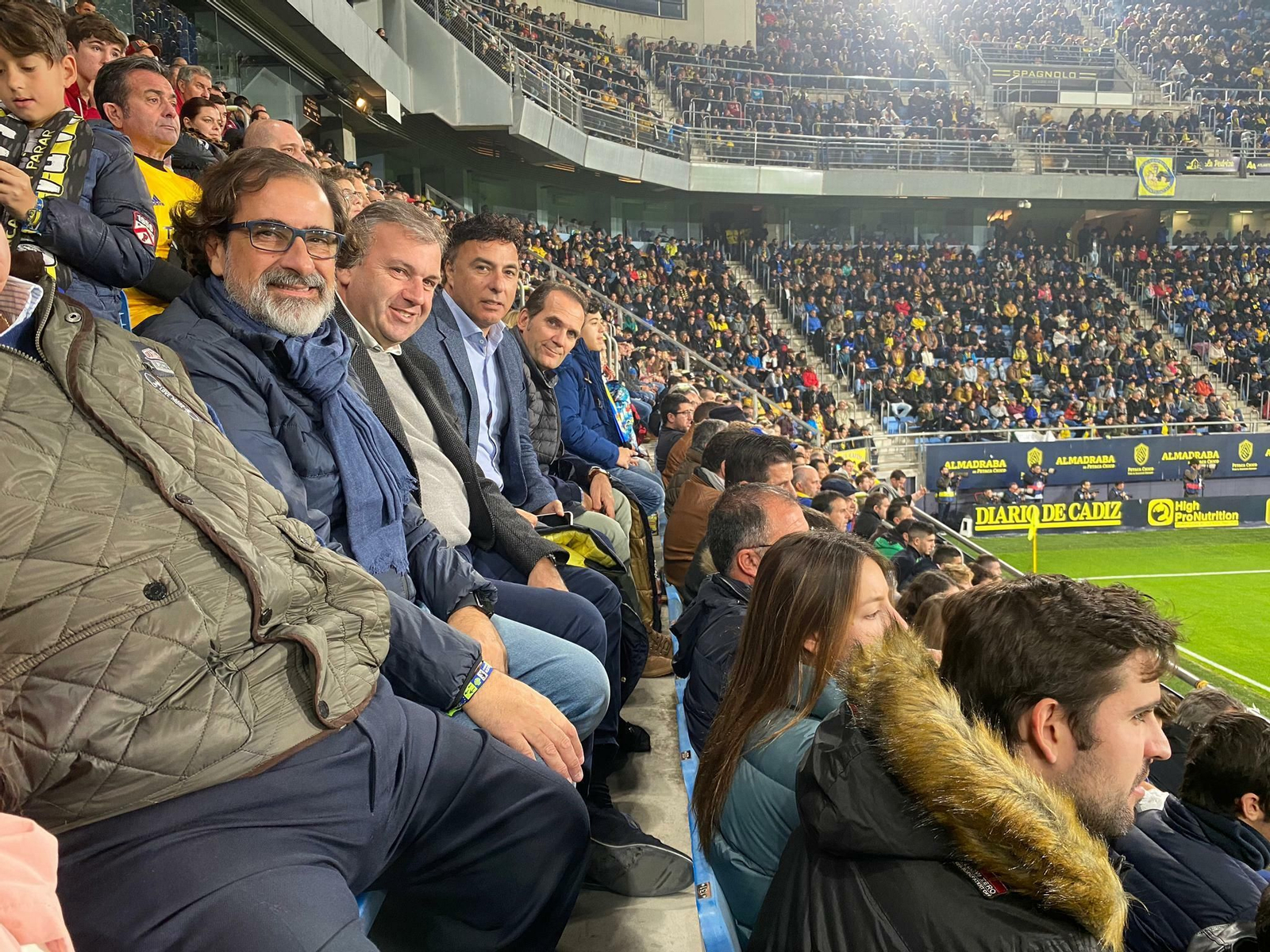 Quique Pina y Rafael Fernández Bernal, en el estadio Carranza en el partido entre el Cádiz y el Elche.