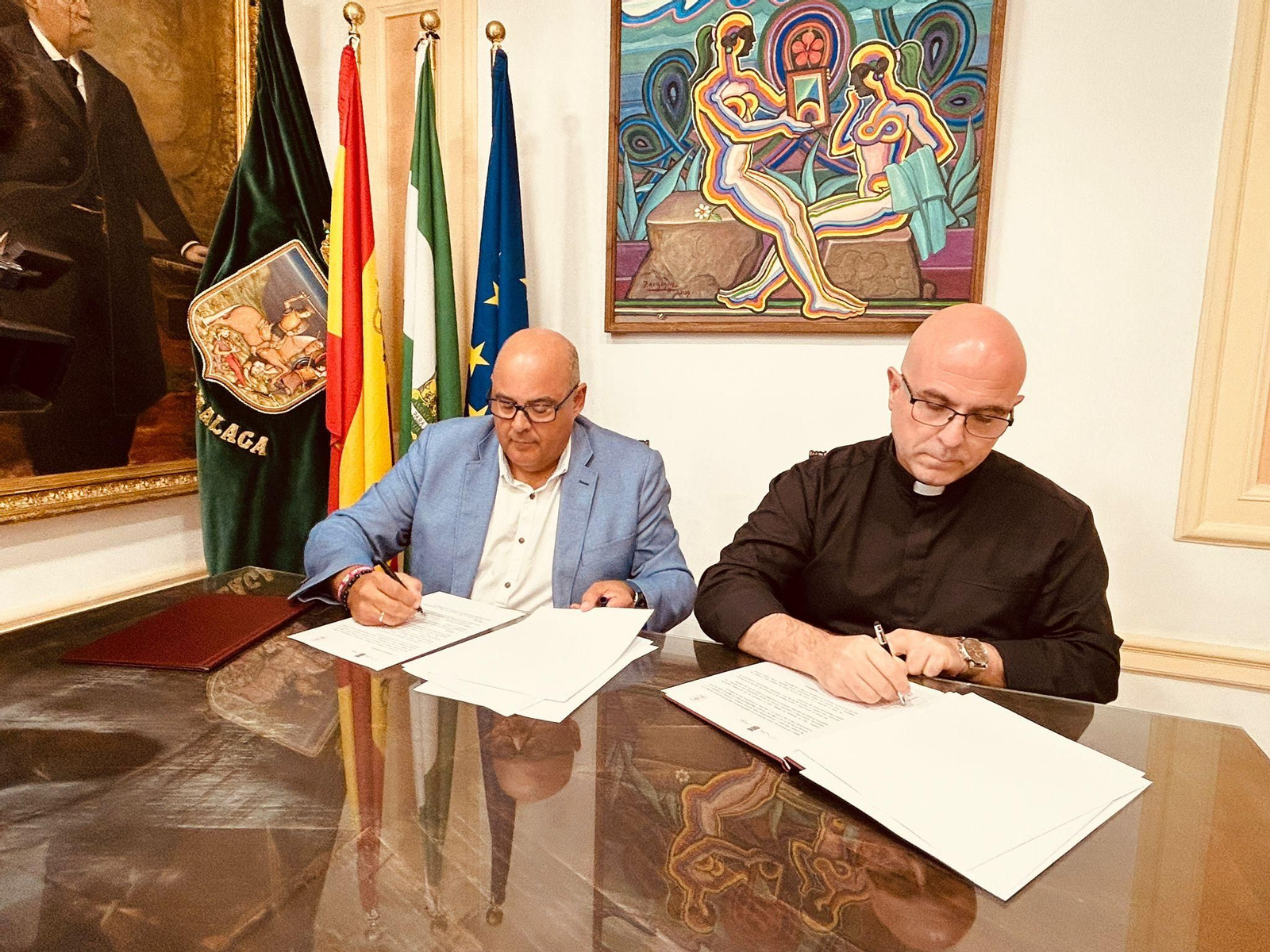 Firma del acuerdo entre el Ayuntamiento de Vélez-Málaga y el Obispado de Málaga Firma del acuerdo entre el Ayuntamiento de Vélez-Málaga y el Obispado de Málaga
