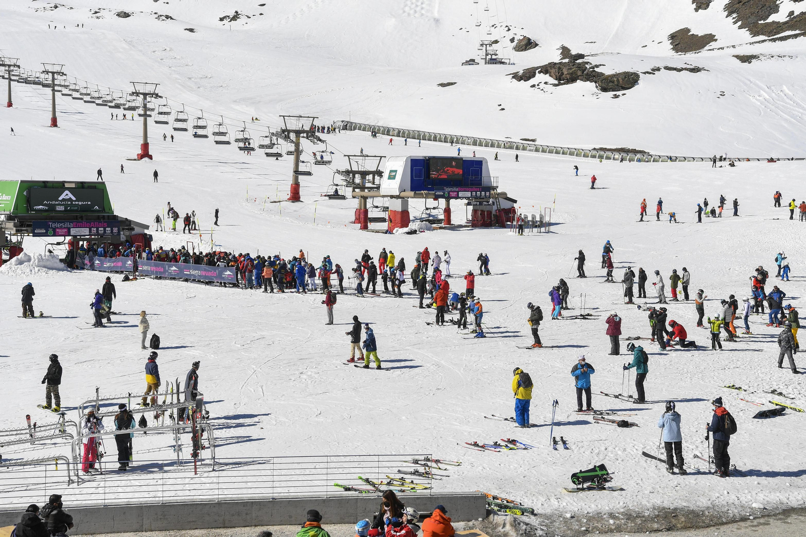 Fotos del último día de esquí en Sierra Nevada