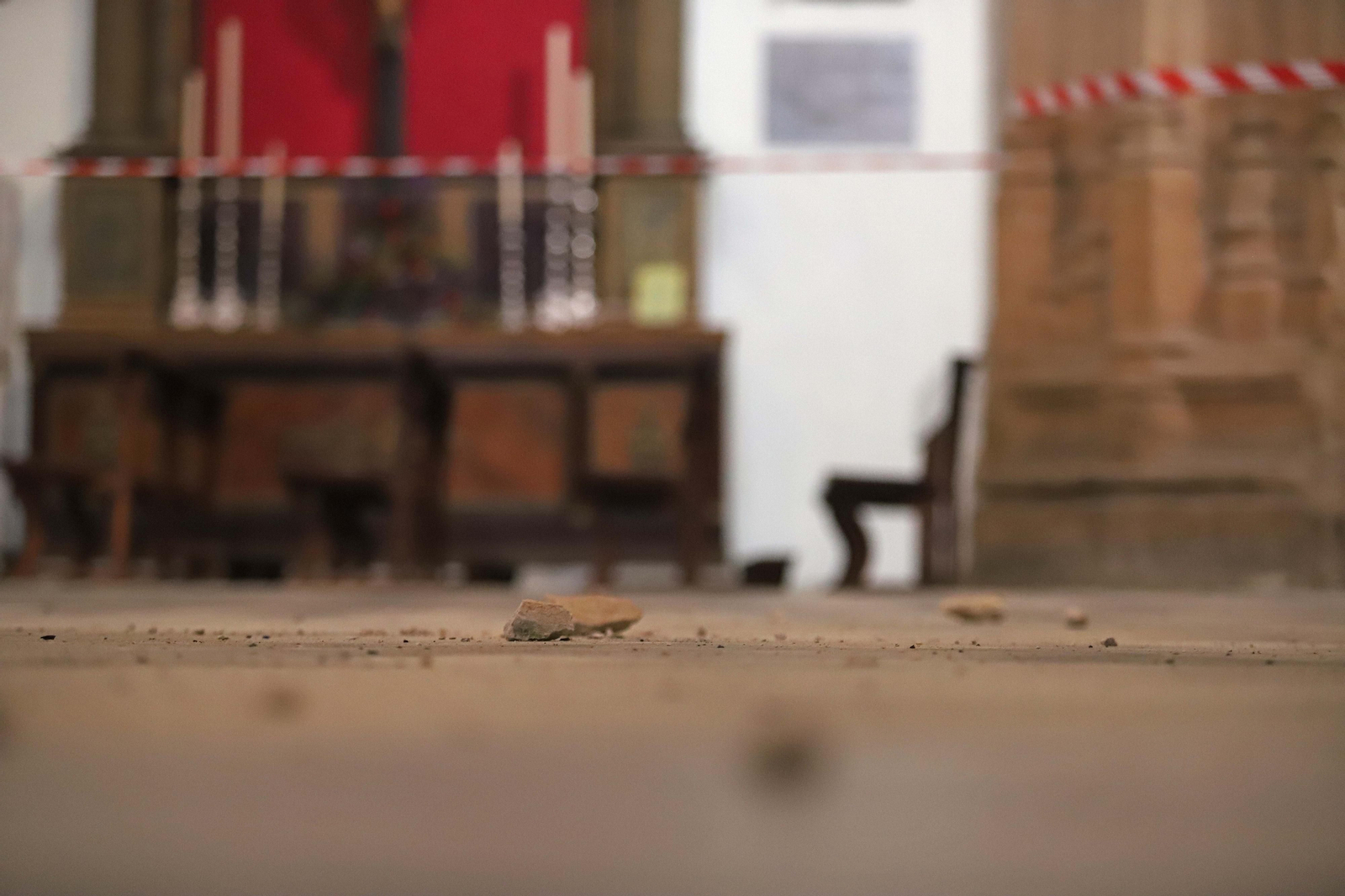 Fotos de los daños en las vidrieras de la iglesia de San Mateo, en Tarifa