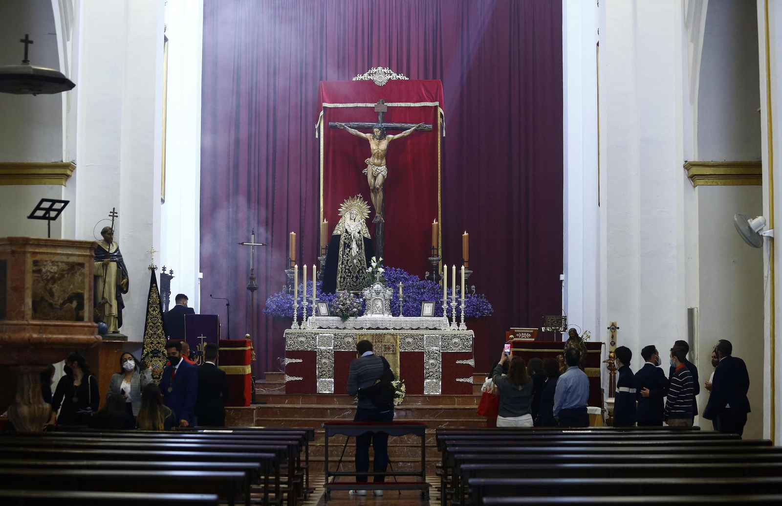 Las fotos del Lunes Santo en Málaga: la devoción en el barrio de La Trinidad