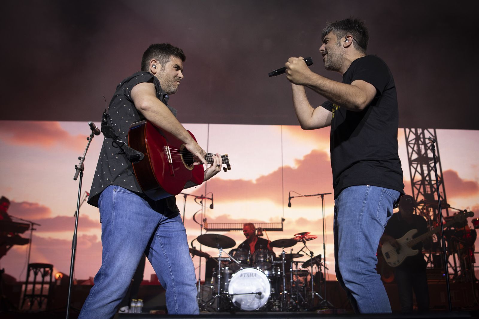 Estopa hace vibrar el ruedo de Granada: todas las imágenes