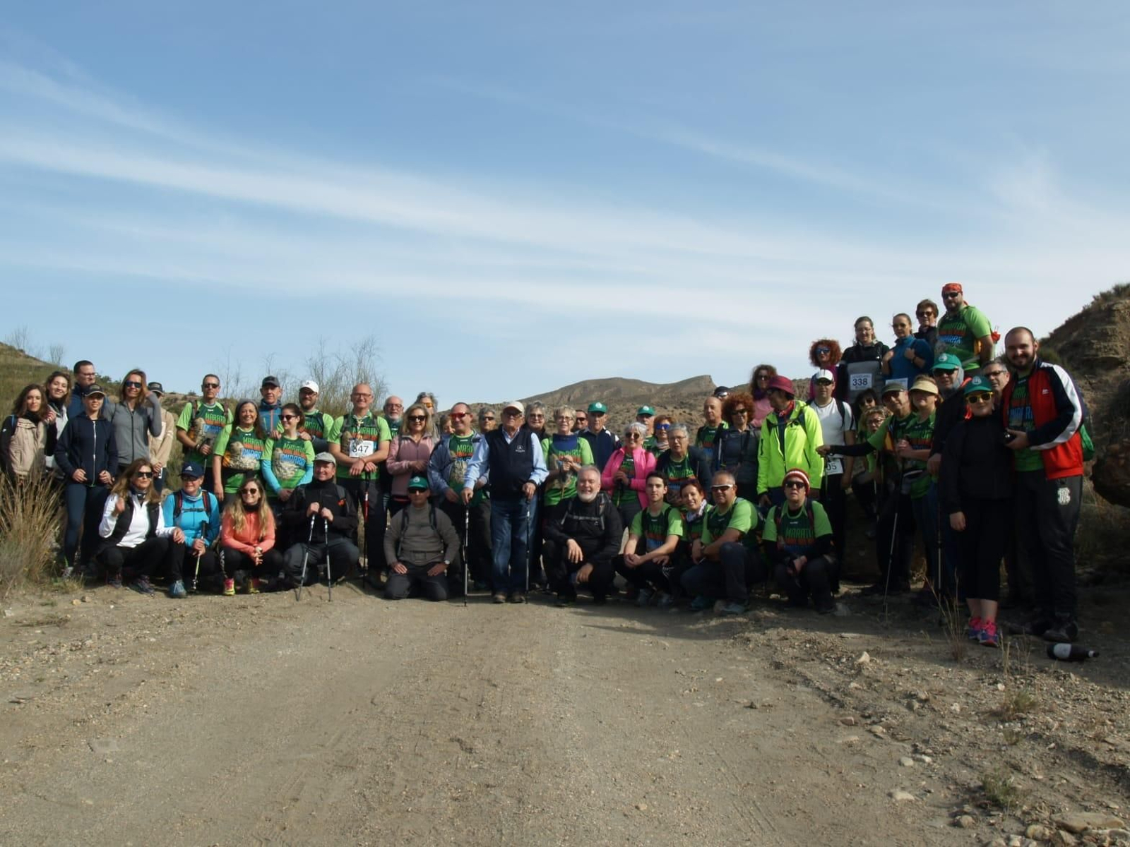 Grupo de senderistas en una ruta organizada por el Ayuntamiento de Gádor.