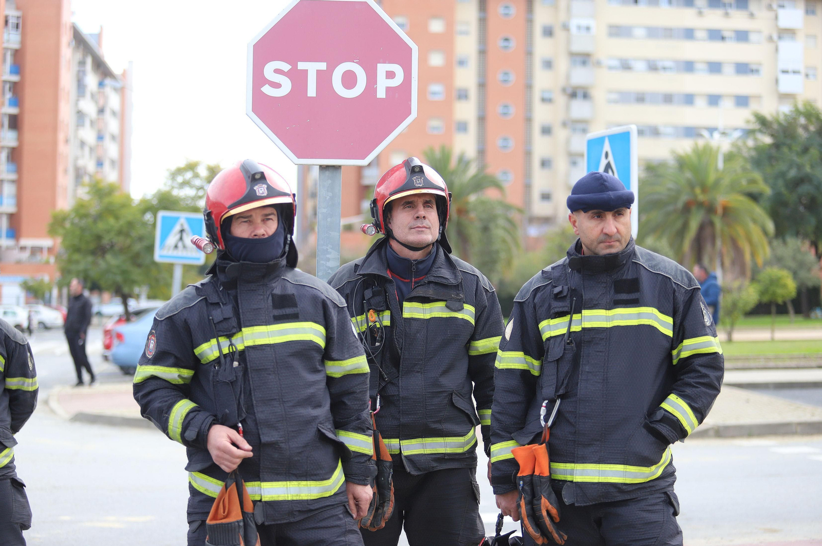 Imágenes del atrincherado que amenazaba con hacer estallar una bombona en el Torrejón, Huelva