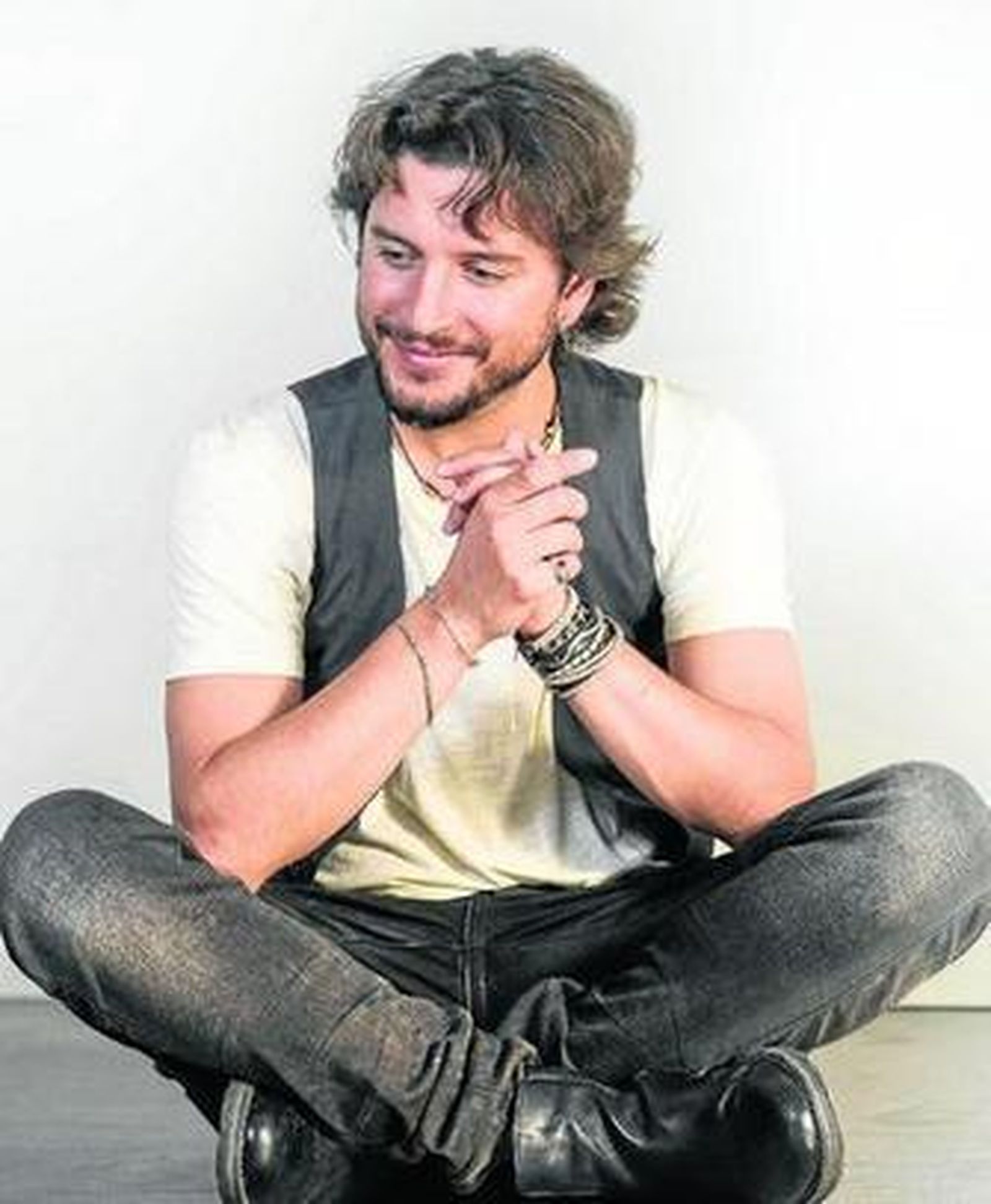 El artista firmará hoy en Alcalá de Guadaíra ejemplares de su nuevo trabajo.