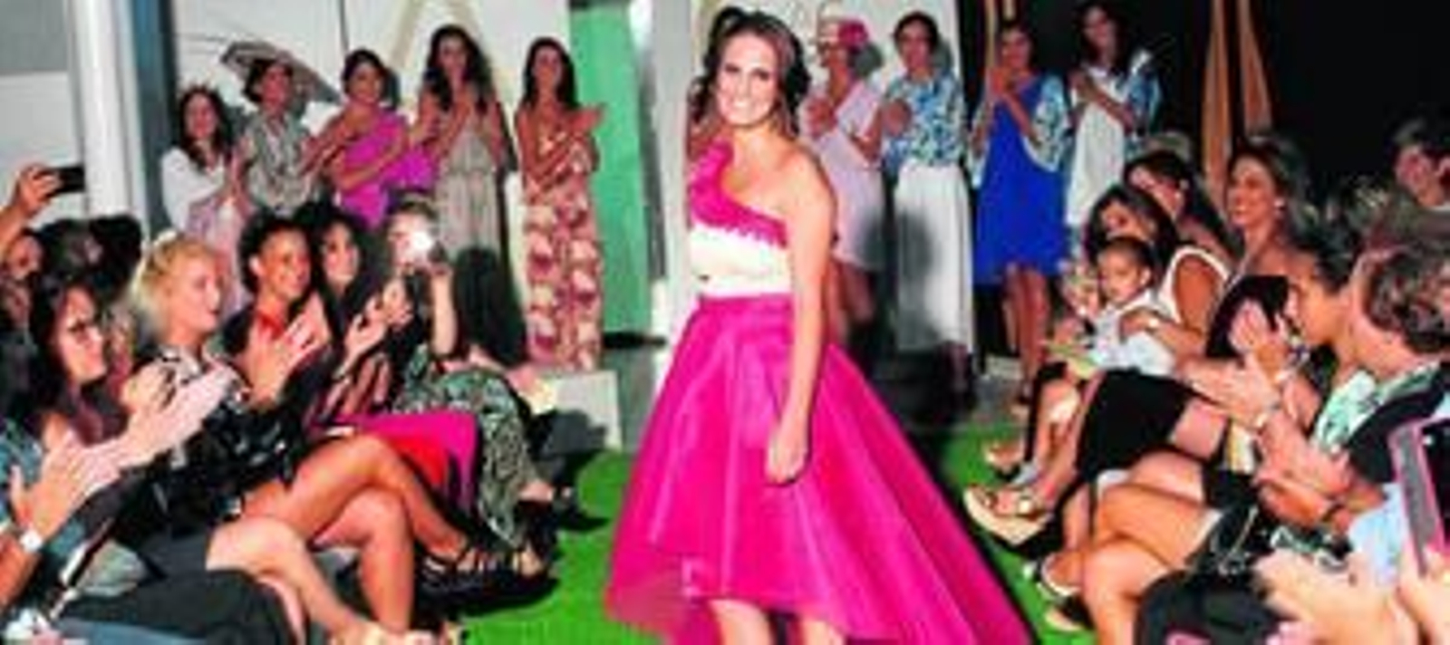 Un momento del desfile de moda presentación de la primera colección de la firma de la joven diseñadora, que tuvo lugar en Isla Cristina. Un momento del desfile de moda presentación de la primera colección de la firma de la joven diseñadora, que tuvo lugar en Isla Cristina.