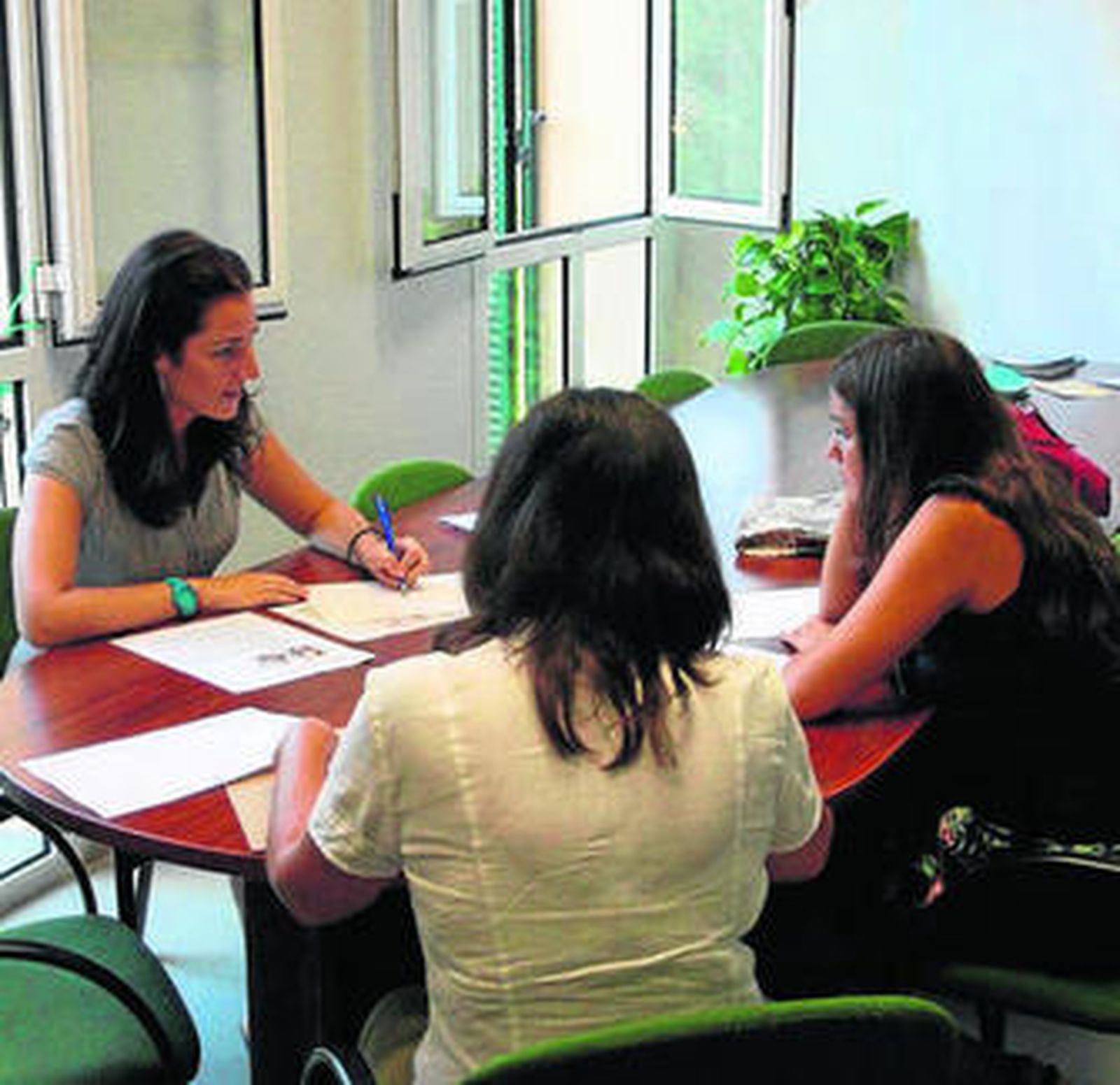 Conesa y Moya, durante la reunión celebrada ayer.