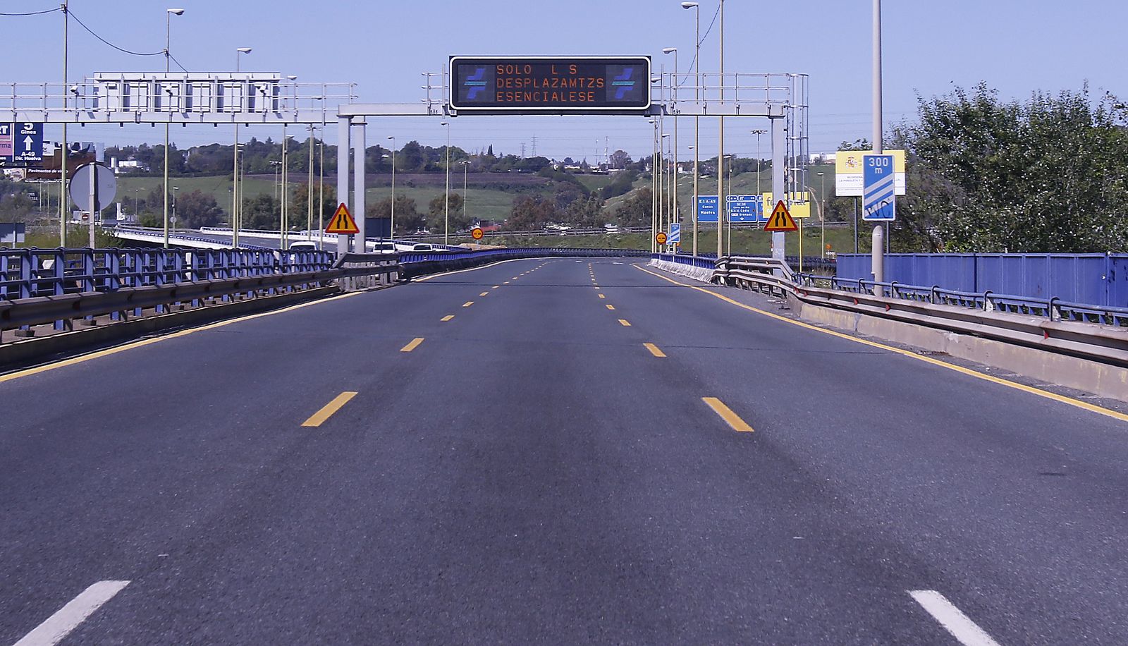 Controles de la Guardia Civil y Policía Local agradeciendo aplausos