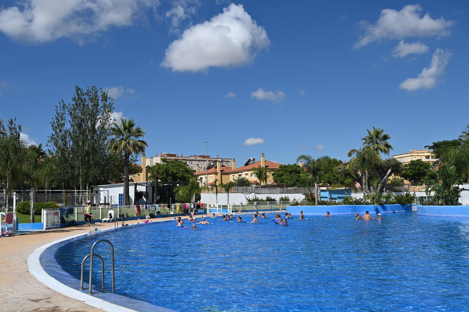 Apertura de piscinas en Arena Village