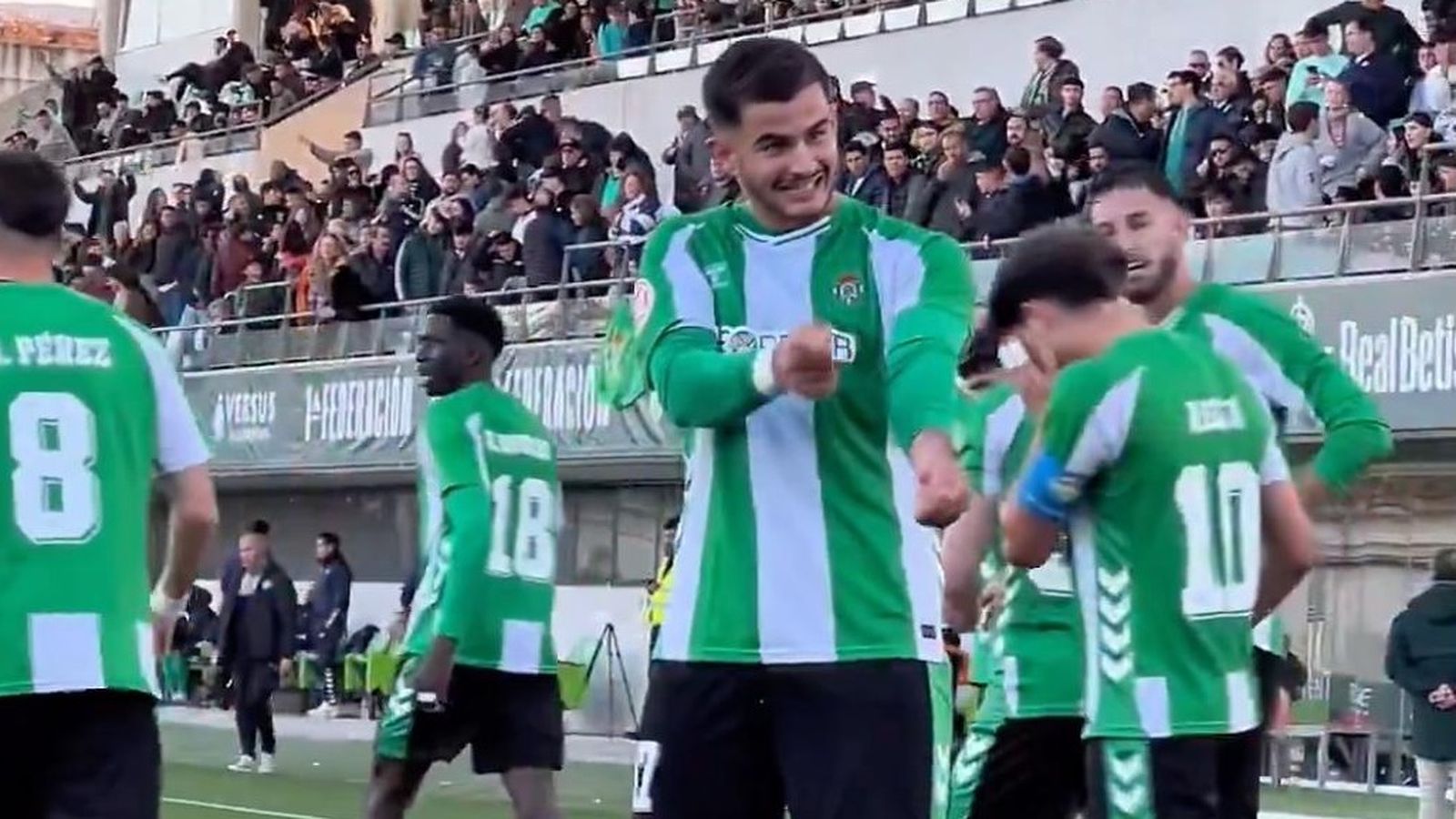 Rodrigo Marina celebrando su gol en el partido