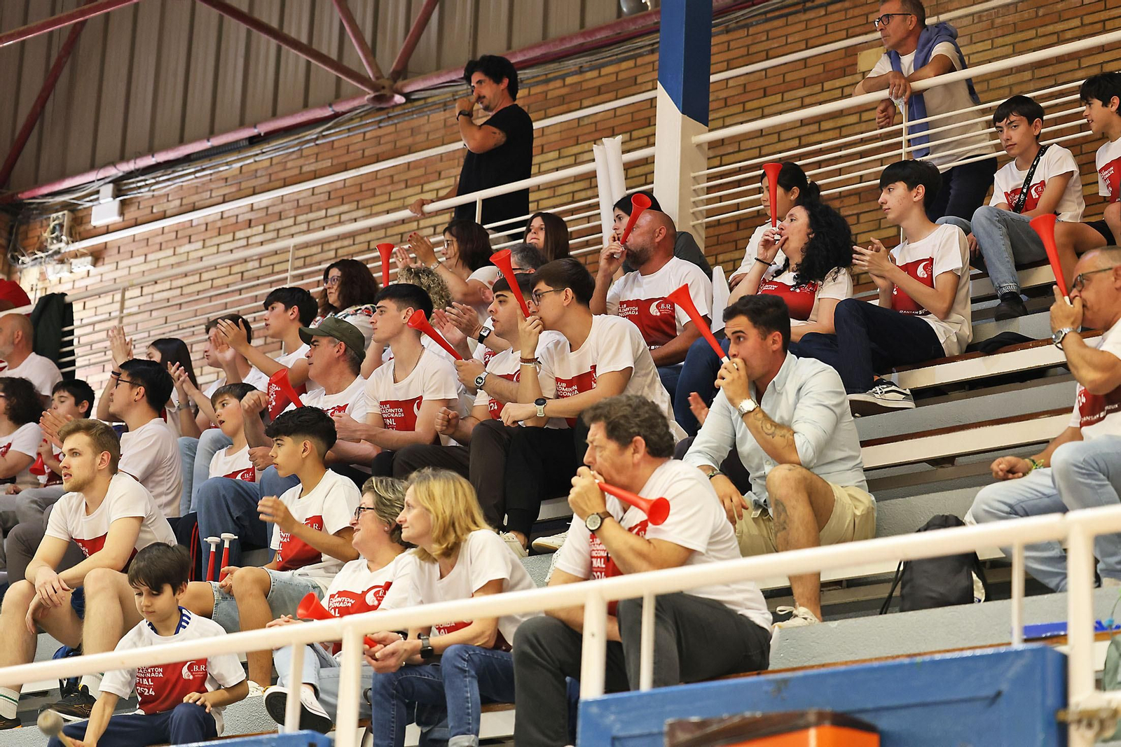 Imágenes de la final de liga de bádminton entre el IES La Orden y La RInconada