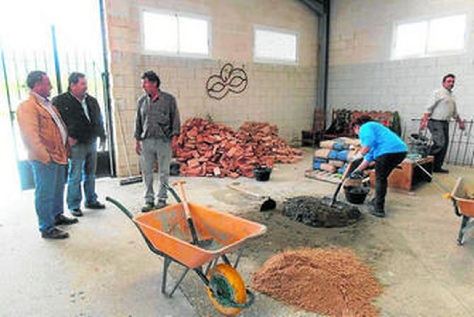 Imagen de la visita a la caseta municipal de La Zarzuela.