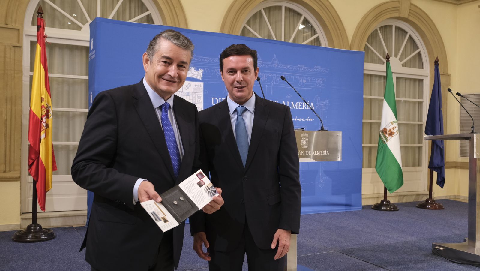 Imágenes de la visita del Consejero de Presidencia, Antonio Sanz, a la Diputación de Almería