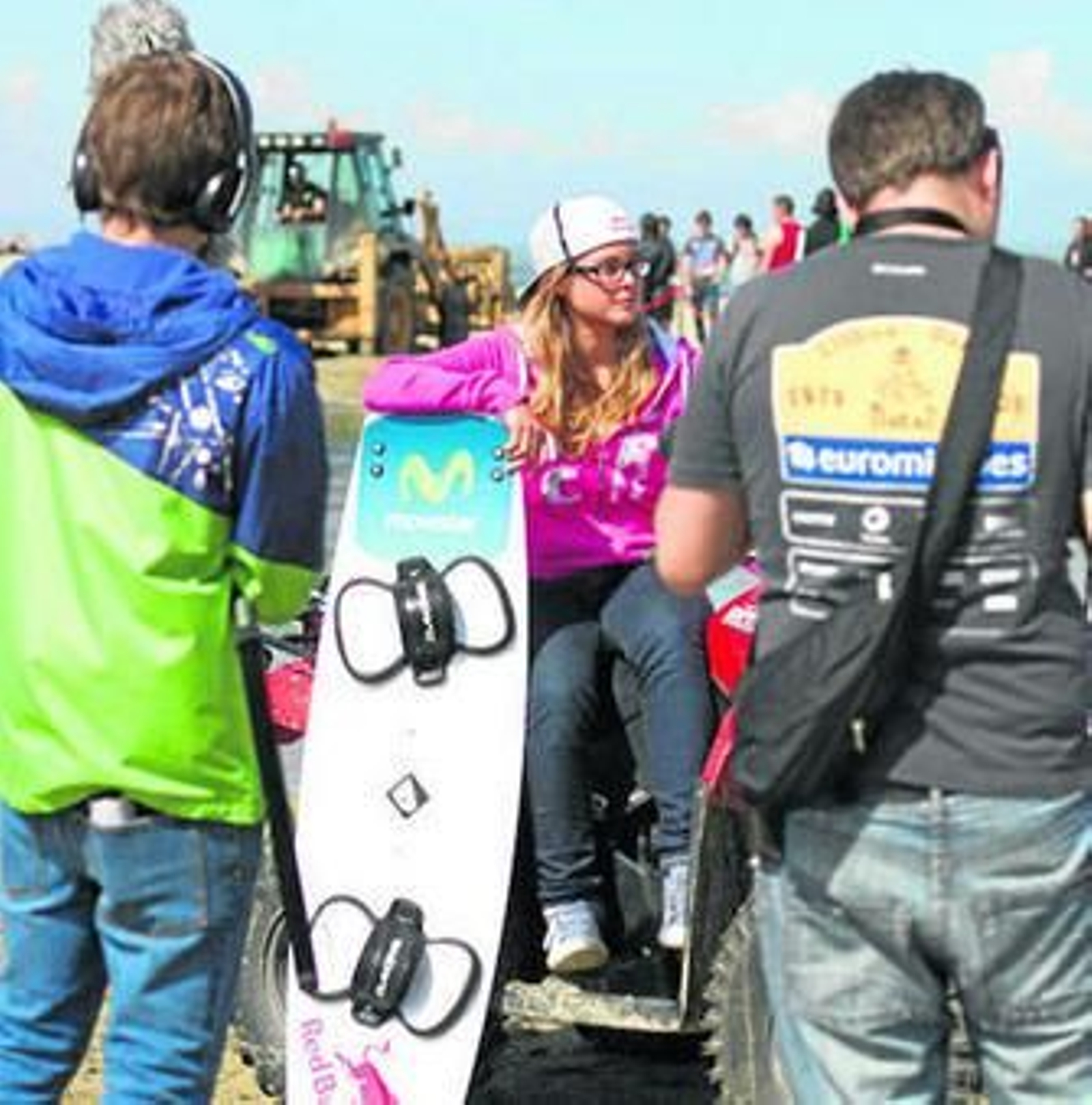 Gisela Pulido atiende a la televisión durante una prueba del Mundial.