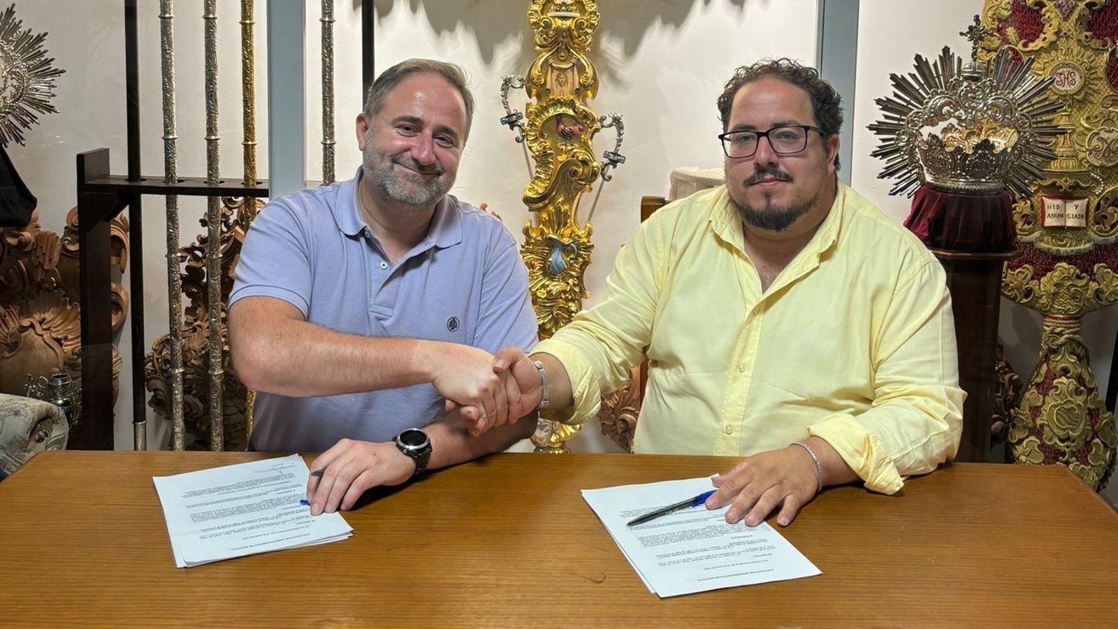 Firma del acuerdo entre el hermano mayor de la Misión Redentora y el escultor sevillano. Firma del acuerdo entre el hermano mayor de la Misión Redentora y el escultor sevillano.