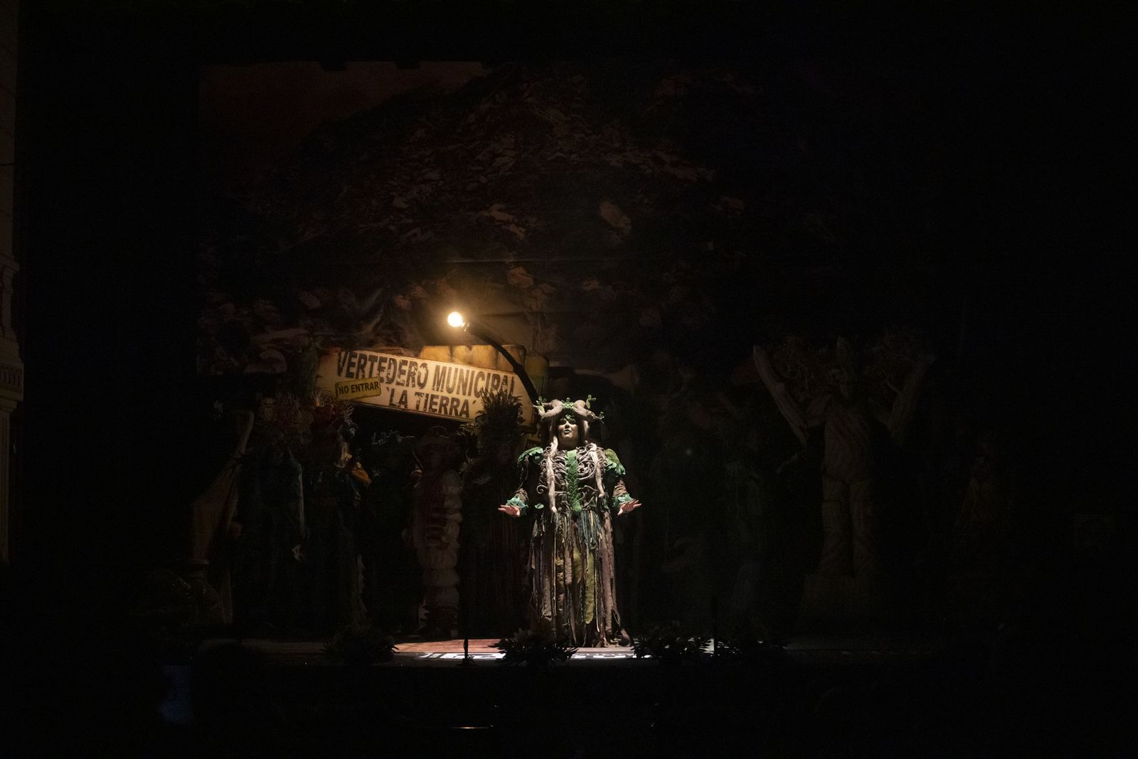 Imágenes de la actuación de la comparsa de Huelva "La vieja verde" en el Carnaval Colombino