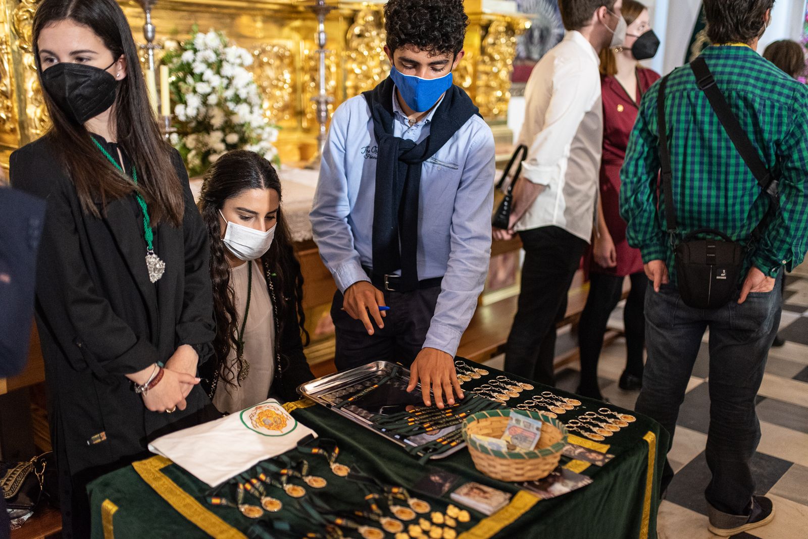 Jueves Santo: Imágenes de las Hermandades del Nazareno y Oración en el Huerto