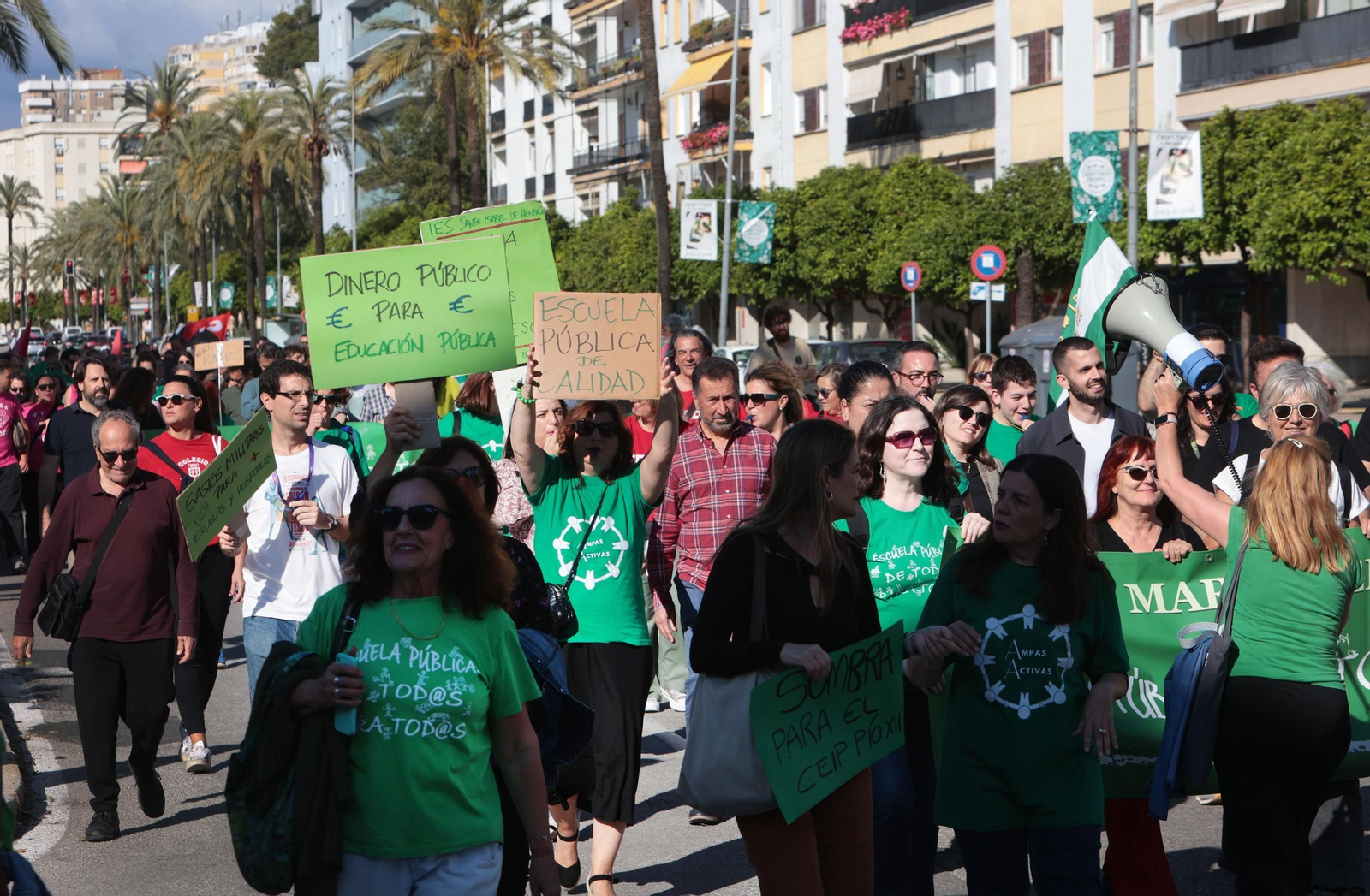 Manifestación por la Escuela Pública por las calle de Jerez
