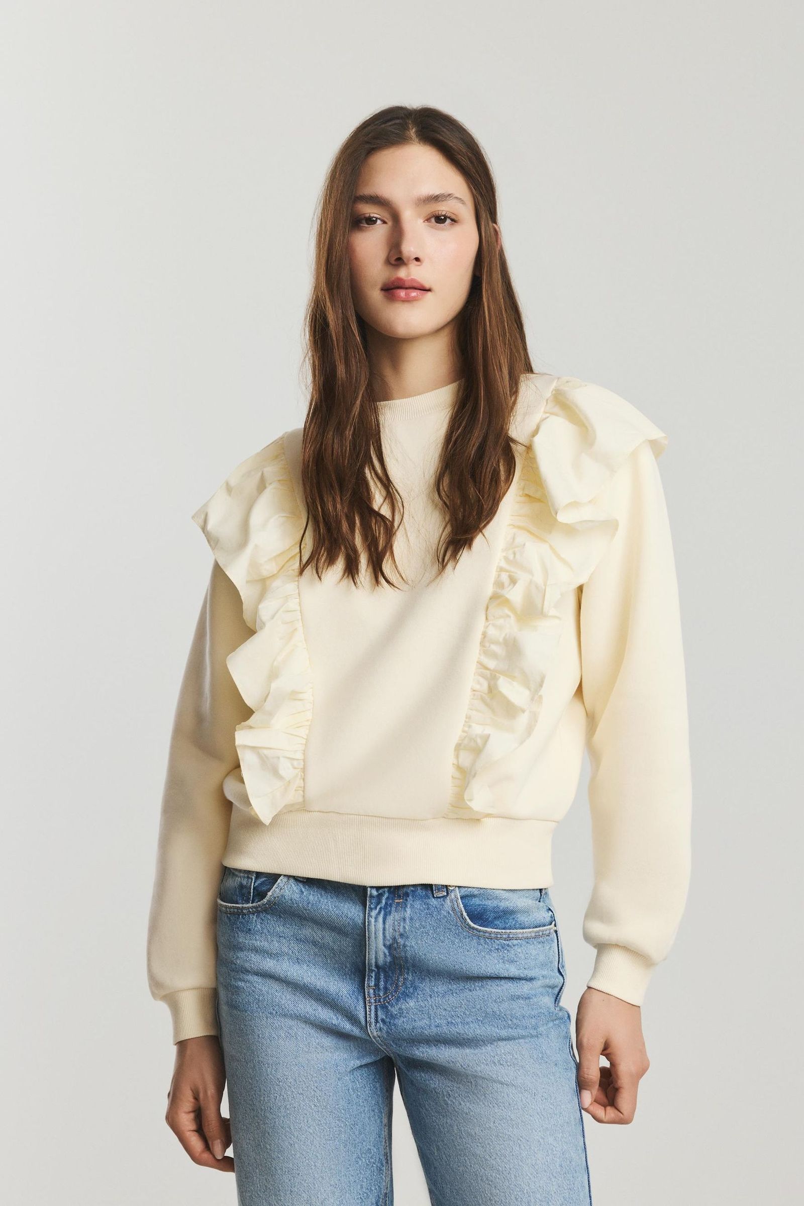 Sudadera con volantes de Lefties.