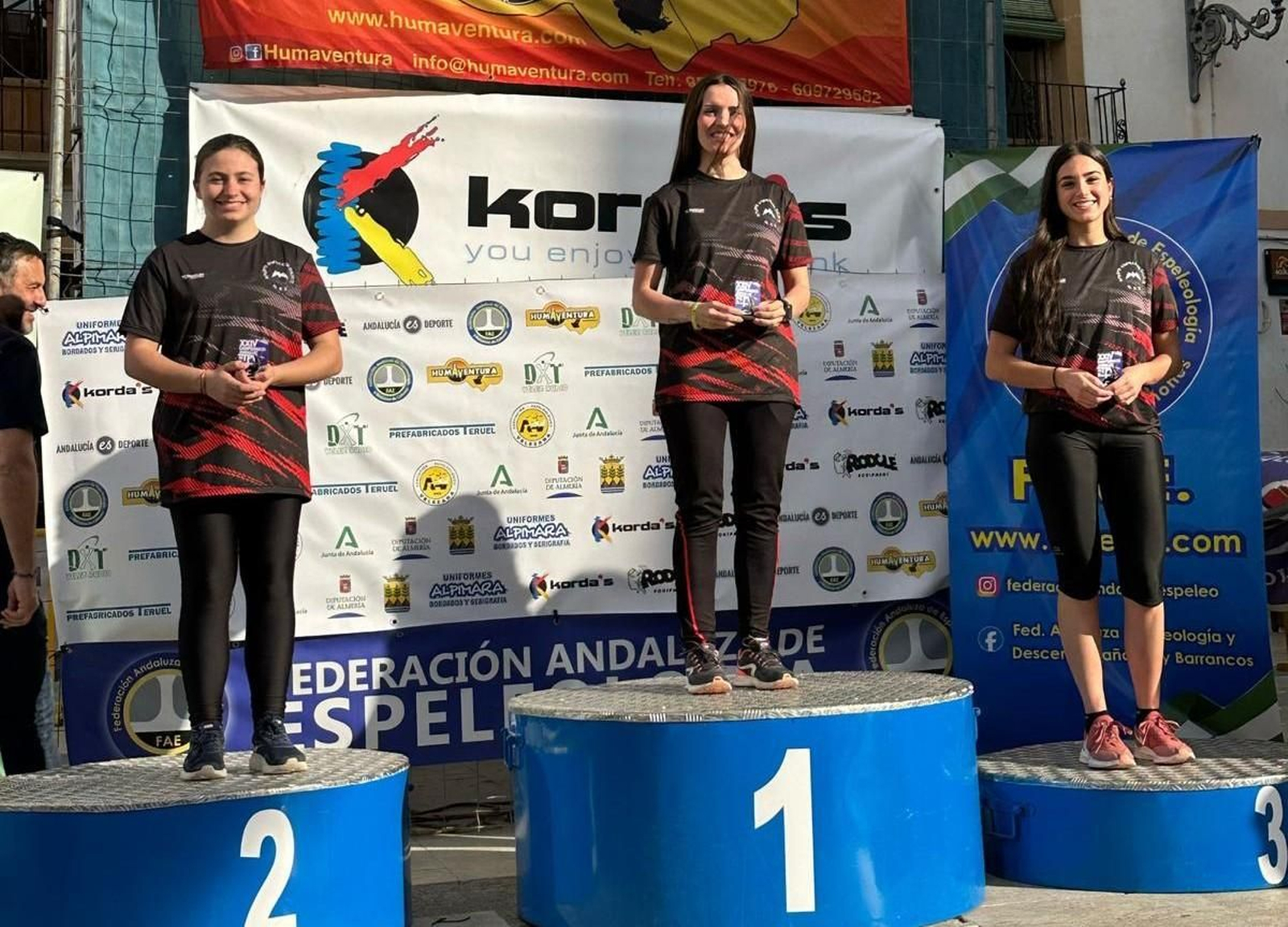 De izquierda a derecha, el podio sénior femenino copado por deportistas del GEV: Rocío Tíscar, Fátima García y María Lozano.