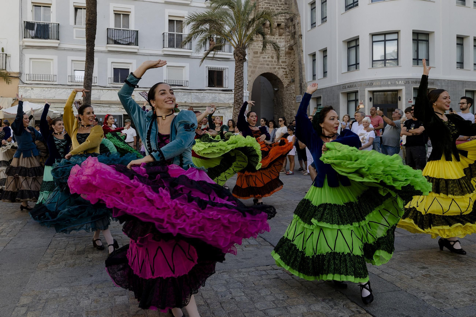 Las imágenes del desfile inaugural del XXX Festival de Folklore Ciudad de Cádiz