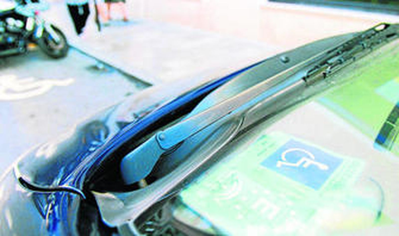 La tarjeta identificativa actual de aparcamiento para discapacitados será sustituida por una nueva a partir del 29 de este mes.