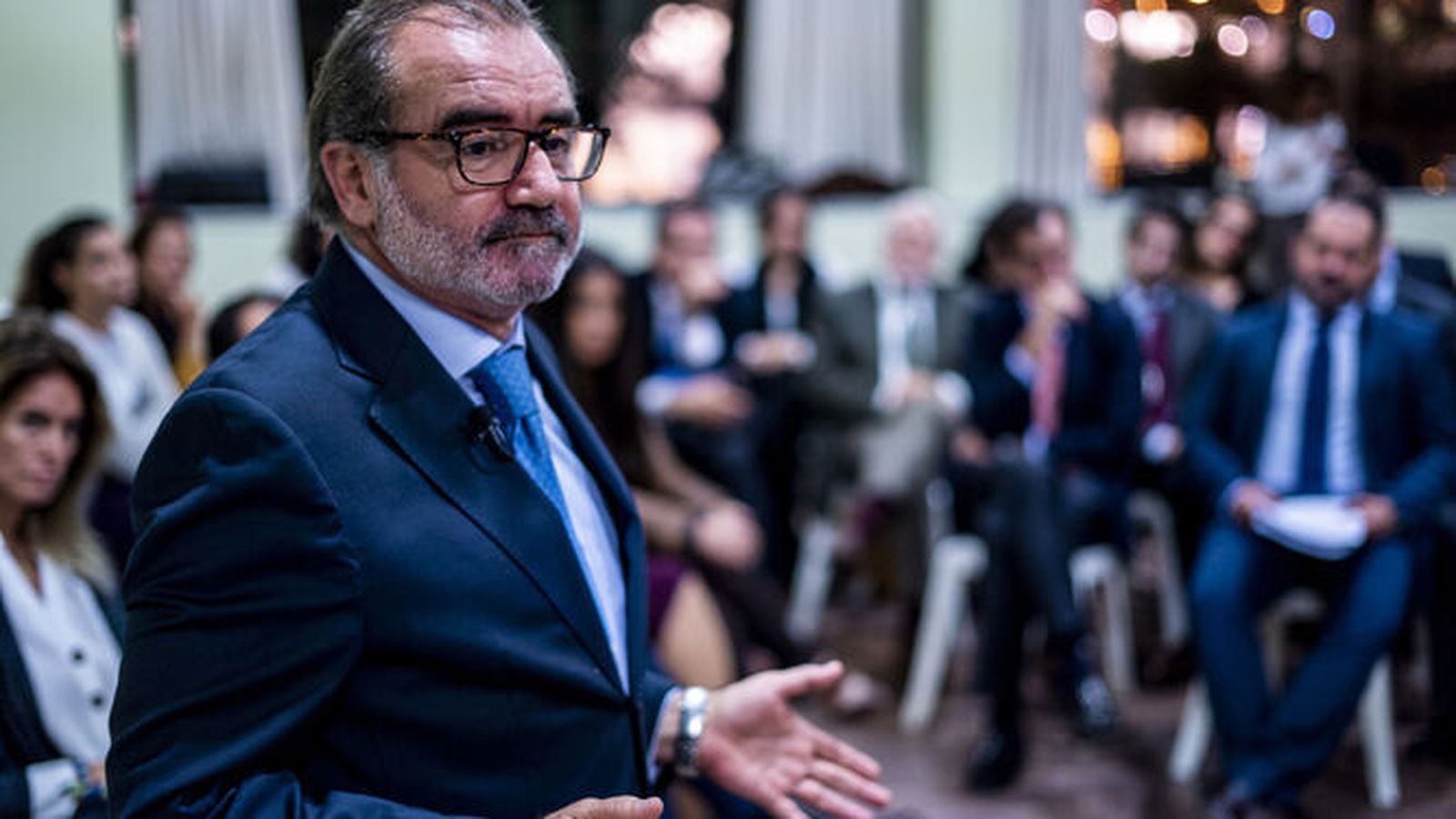 Oscar Cisneros, durante un acto con colegiados