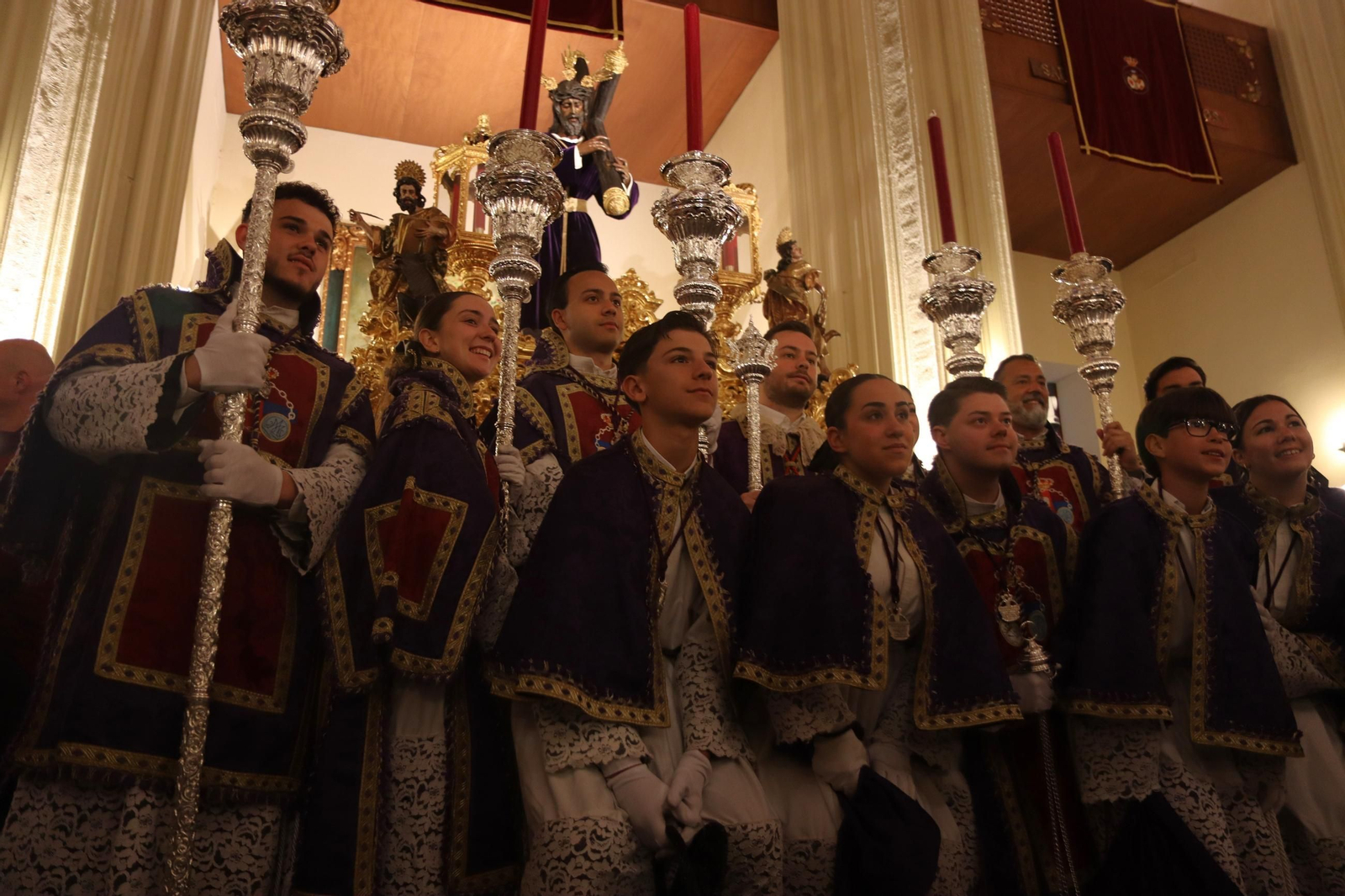 La salida de la hermandad de San Pablo desde el Santuario de los Gitanos