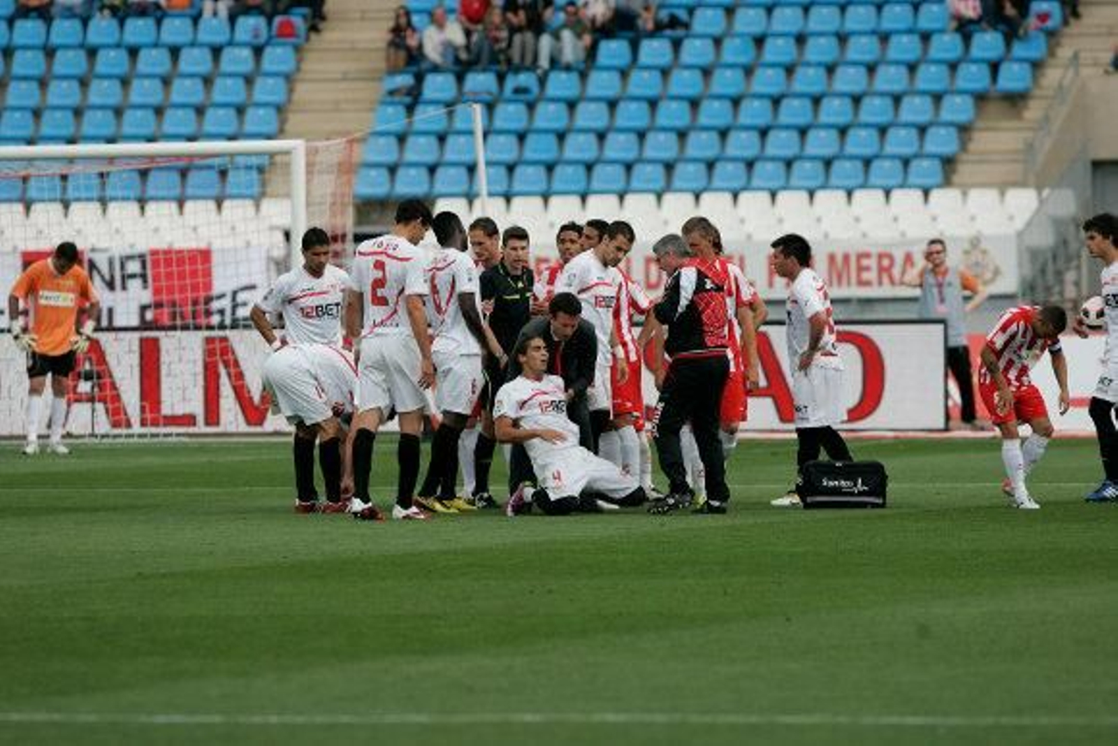 Rakitic y Martín Cáceres se perderán por lesión lo que resta de temporada