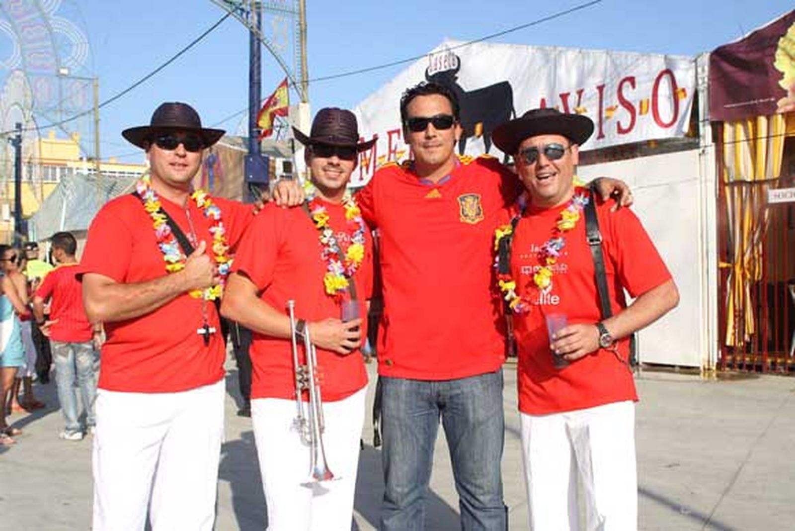 Un grupo con camisetas de la Selección

Foto: Vanessa Perez/J.M.Q.