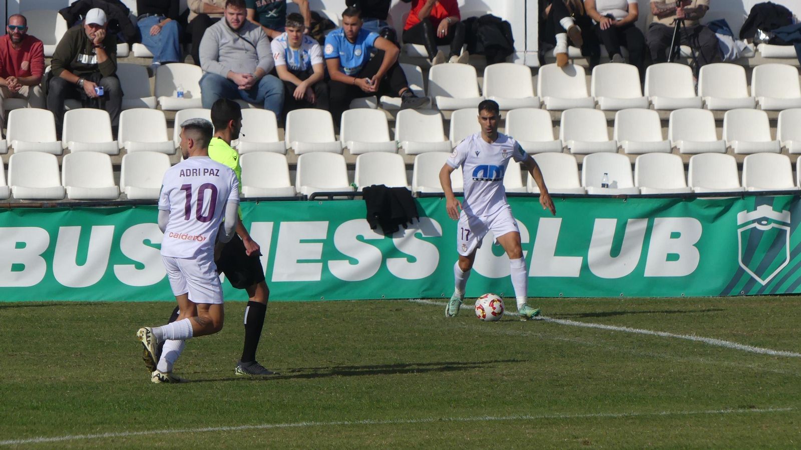 Javi Lozano y Adri Paz, en una acción del partido.