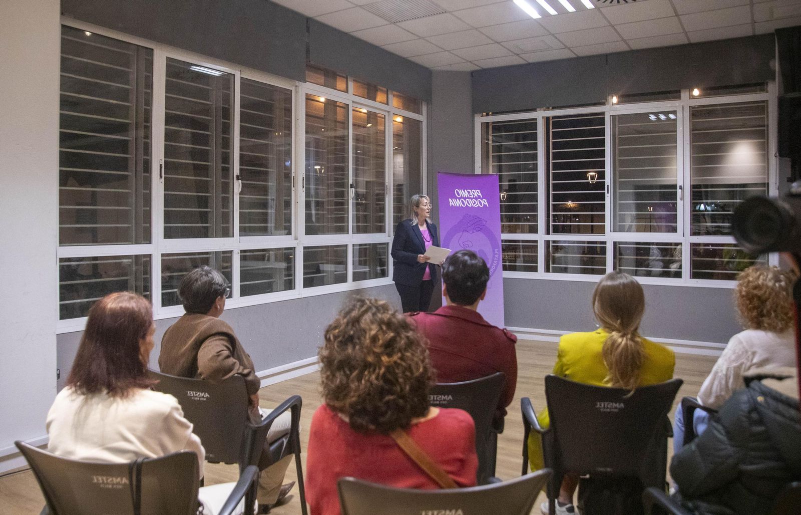 La Plataforma de Acción Feminista en Almería rinde homenaje a las mujeres de la Desbandá con su II Premio ‘Posidonia’ a Loli Sierra, vicepresidenta de la Asociación Memorialista de la Desbandá, en imágenes