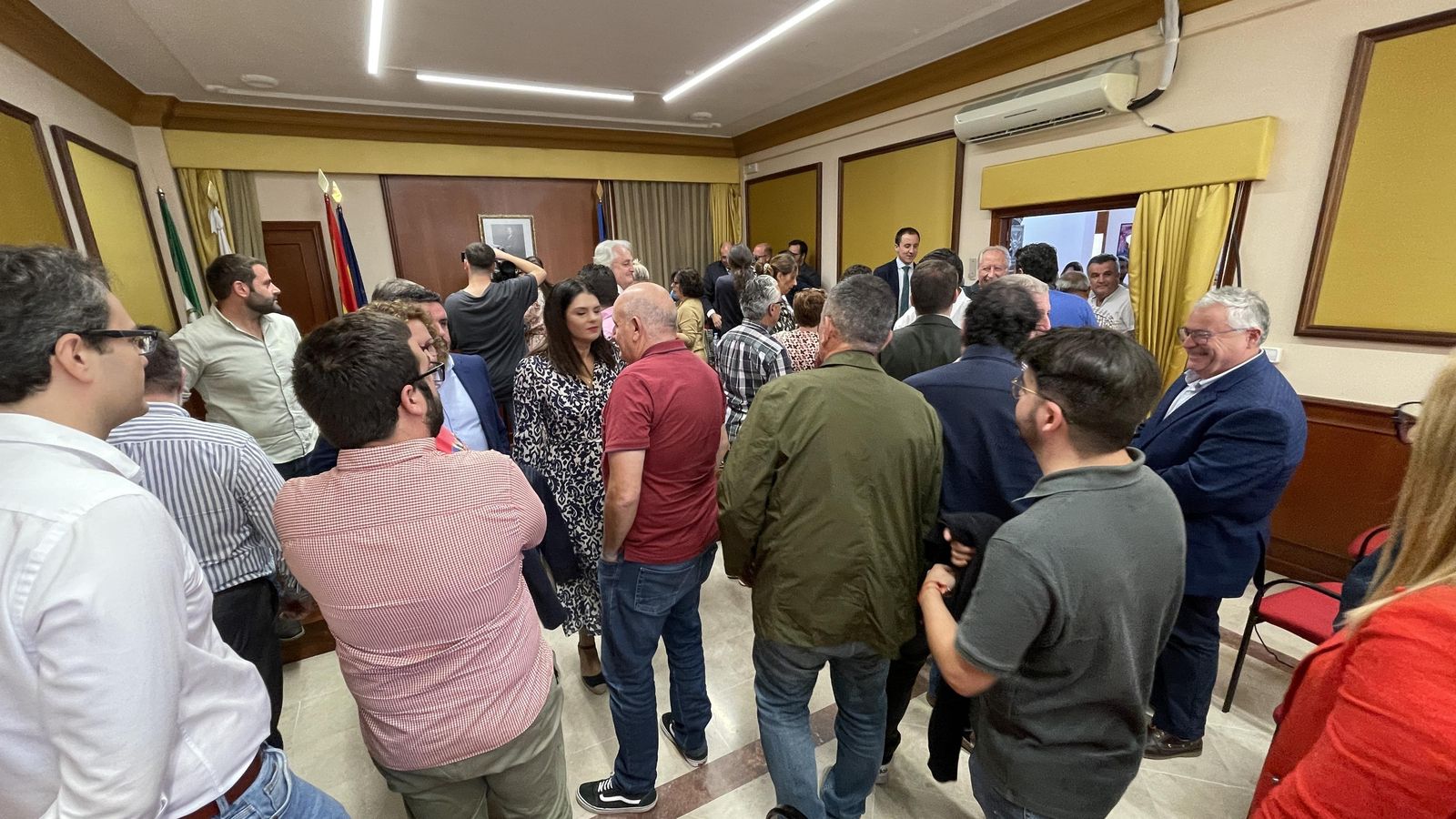 Decenas de personas han asistido el pleno en Turre.