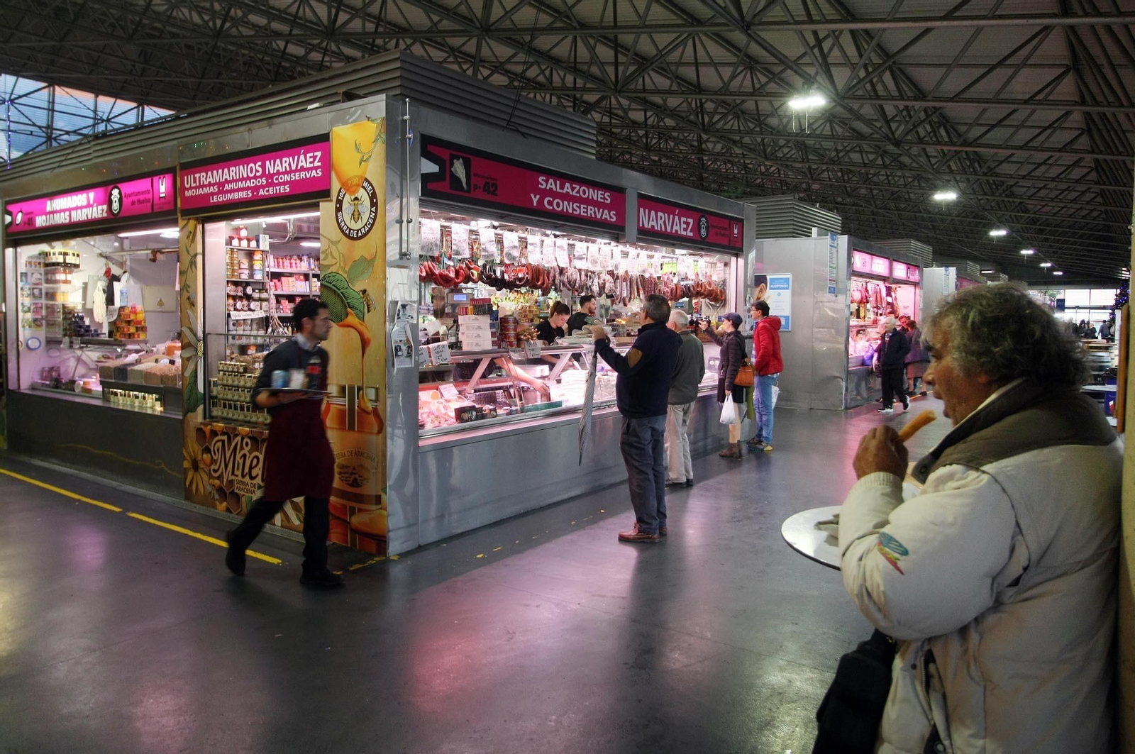 Imágenes del ambiente en el Mercado del Carmen de Huelva