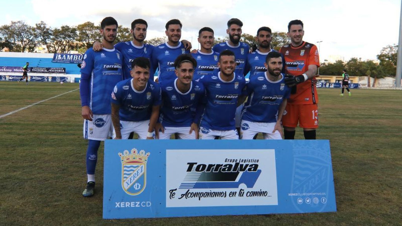 Formación inicial del Xerez CD ante el Ciudad de Lucena.
