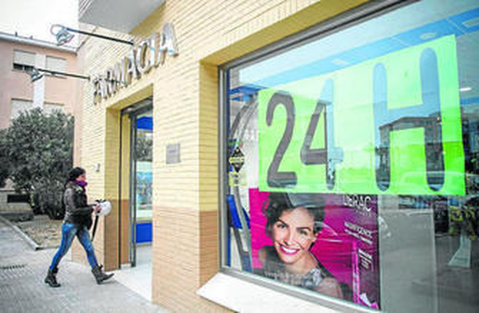 La farmacia está abierta al público desde el pasado día 7.